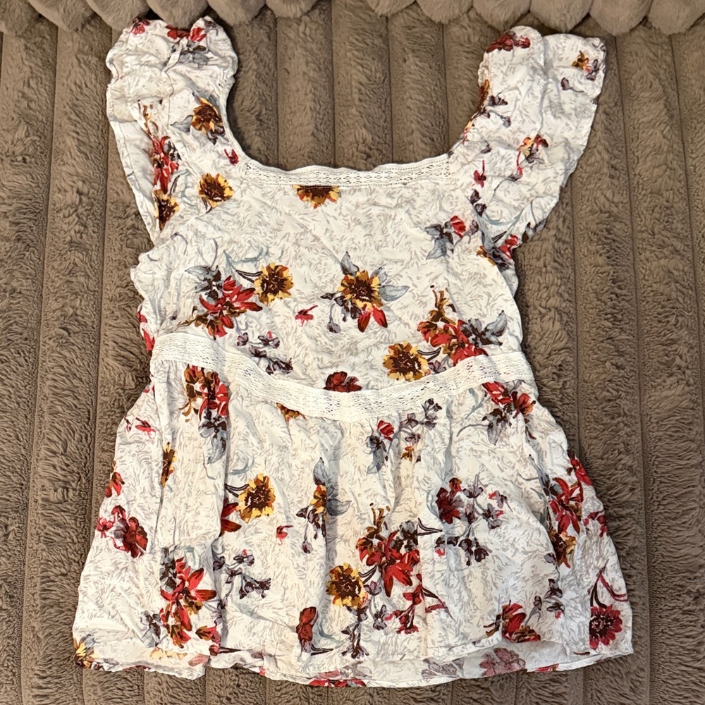 White Floral Peplum Top with Lace Trim - Women